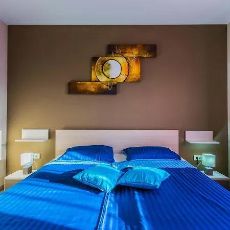 Besondere Privatvilla Mit Eigenem Pool Und Spielplatz * Pula