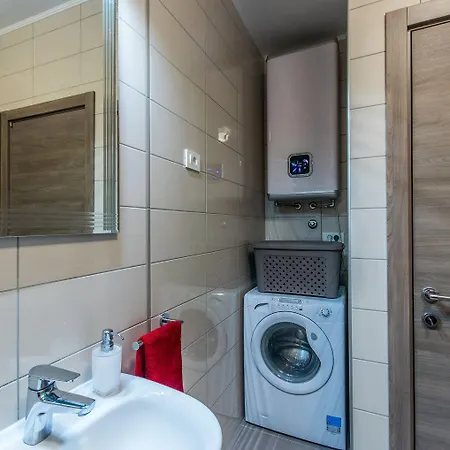 Besondere Privatvilla Mit Eigenem Pool Und Spielplatz