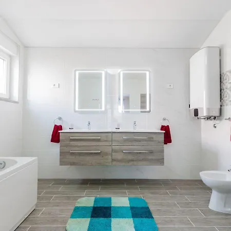 Prázdninový dům Besondere Privatvilla Mit Eigenem Pool Und Spielplatz Pula