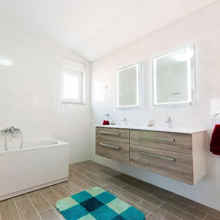 Prázdninový dům Besondere Privatvilla Mit Eigenem Pool Und Spielplatz *