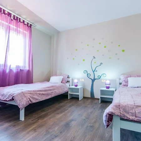 Besondere Privatvilla Mit Eigenem Pool Und Spielplatz * Pula