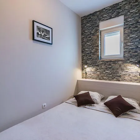 Besondere Privatvilla Mit Eigenem Pool Und Spielplatz Prázdninový dům Pula