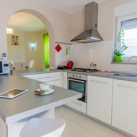 Besondere Privatvilla Mit Eigenem Pool Und Spielplatz Pula