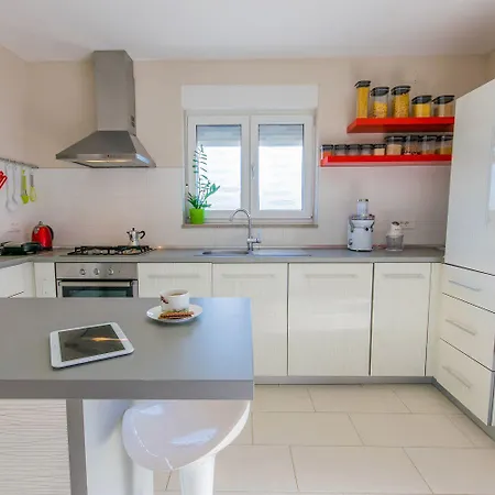 Besondere Privatvilla Mit Eigenem Pool Und Spielplatz Prázdninový dům