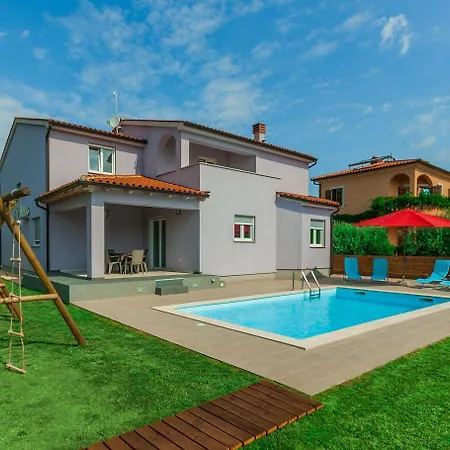 Besondere Privatvilla Mit Eigenem Pool Und Spielplatz Pula